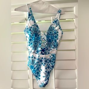 Seafolly swim suit, size 8. Beautiful swim suit, unworn no tags